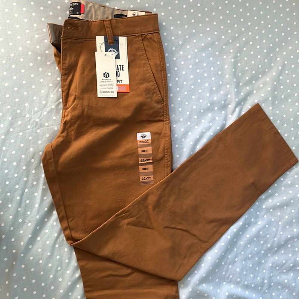 Dockers Men’s Chino Pants Size 32/32(New with Tags)Brownish Orange Color